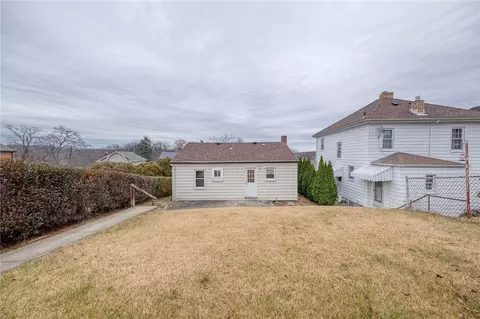 Exterior - 1832 Devonshire Rd, Coraopolis, PA 15108 photo 6 of 7