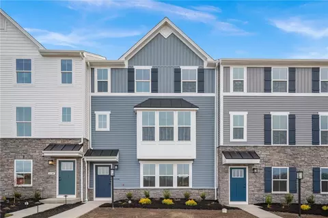 1128 Olivia Dr, Oakdale, PA 15071