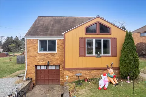 14290 Horseshoe Dr, White Oak, PA 15131
