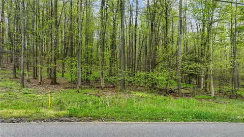 C4 S Peninsula Dr, Central City, PA 15926