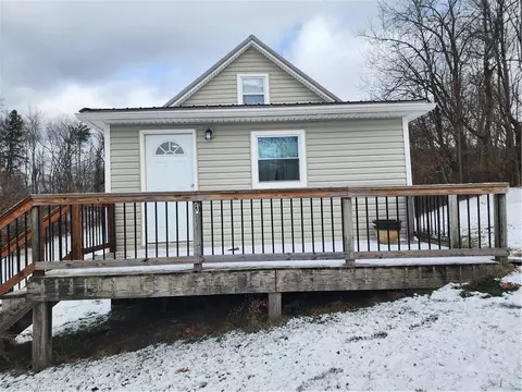 701 Jackson Rd, Apollo, PA 15613