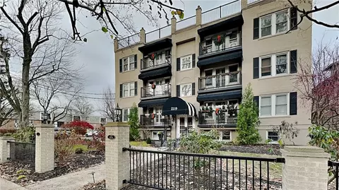 219 Beaver St #1B, Sewickley, PA 15143
