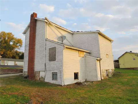 1106 Circle Dr, Irwin, PA 15642 photo 3