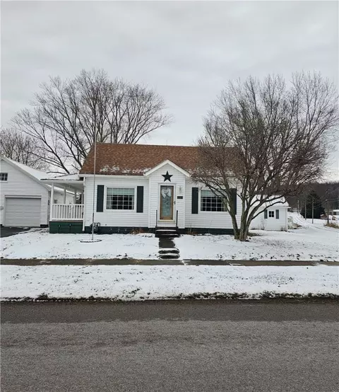 211 S Franklin St, Cochranton, PA 16314