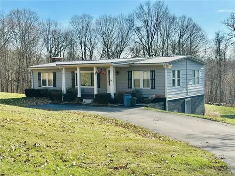 143 Cravener Rd, Vandergrift, PA 15690