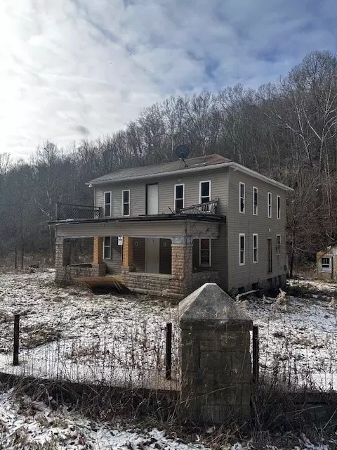 1031 Ned Ridge Rd, New Freeport, PA 15352