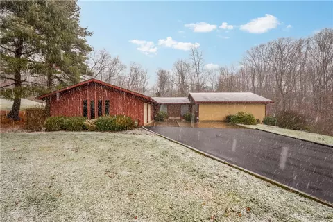 4133 Clarenceux Dr, Gibsonia, PA 15044