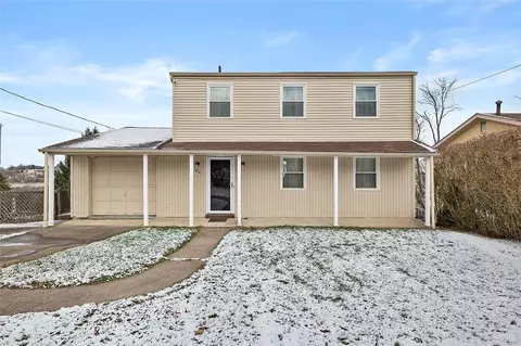 401 Florida Dr, Oakdale, PA 15071