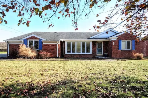 1036 Rostraver Rd, Belle Vernon, PA 15012