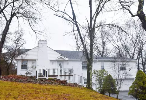 5532 Lakeside Dr, Gibsonia, PA 15044
