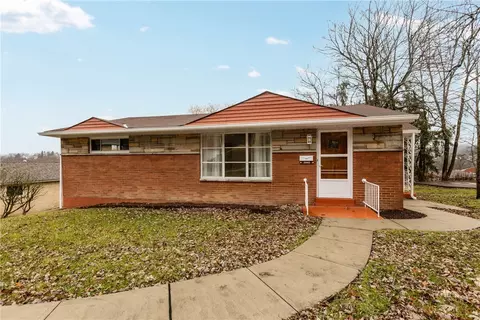 3203 Mayflower Dr, Pittsburgh, PA 15227