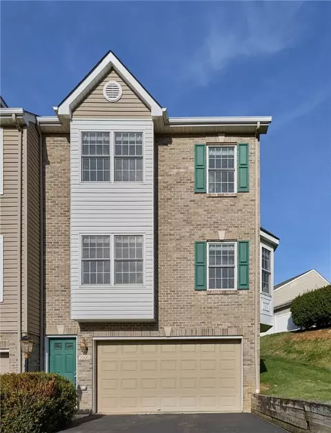 2000 Ashburn Ct, Jeannette, PA 15644