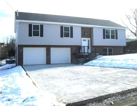 141 Illinois Dr, Lower Burrell, PA 15068
