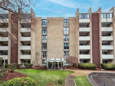 53 Highland Rd #P606, Bethel Park, PA 15102