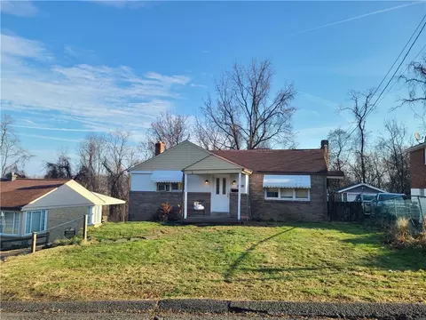 10816 Highpoint Dr, Pittsburgh, PA 15235