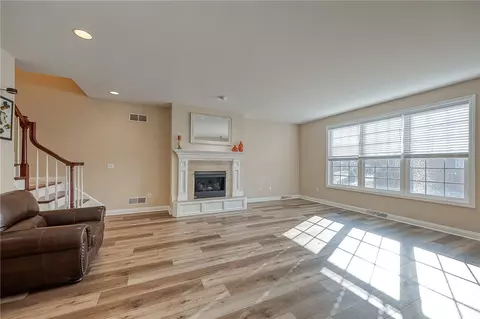 552 E Vanderbilt, Mars, PA 16046 photo 4