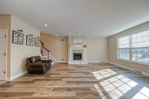 552 E Vanderbilt, Mars, PA 16046 photo 3