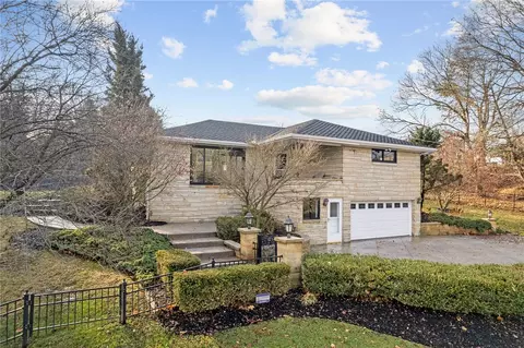 36 Long Valley Dr, Coraopolis, PA 15108