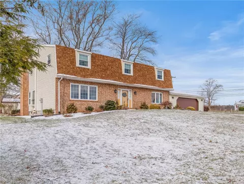 555 Schoolhouse Rd, Johnstown, PA 15904