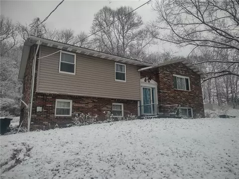 3295 Townwood Rd, Ellwood City, PA 16117