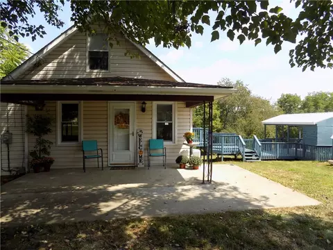 16 Louise St, Leechburg, PA 15656