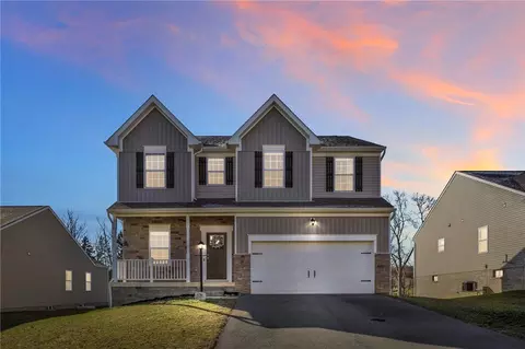 576 Gardenia Dr, Belle Vernon, PA 15012