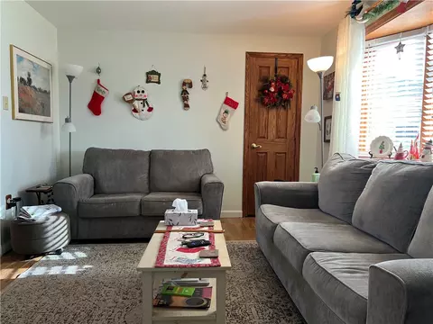 Living - 125 Walnut St, Apollo, PA 15613 photo 1 of 4