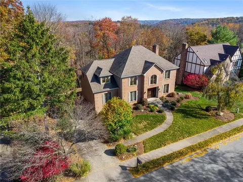 9983 Parkland Dr, Wexford, PA 15090