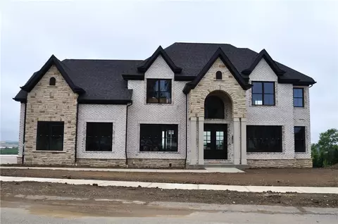 214 Falcon Ln, Cranberry Township, PA 16066