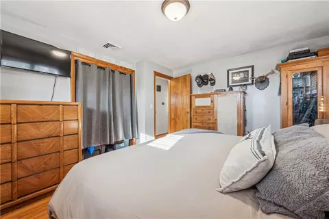 Bedroom - 517 E 4th Ave, Derry, PA 15627 photo 2 of 5