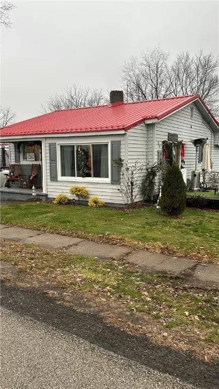 69 Long St, Mcclellandtwn, PA 15458