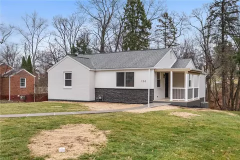 700 Sunderland Dr, Pittsburgh, PA 15237