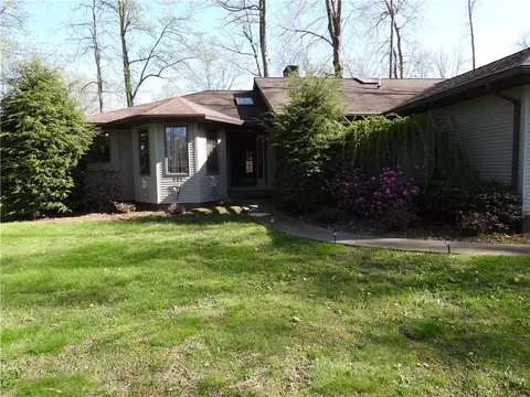 131 Woodshire Rd, Greenville, PA 16125