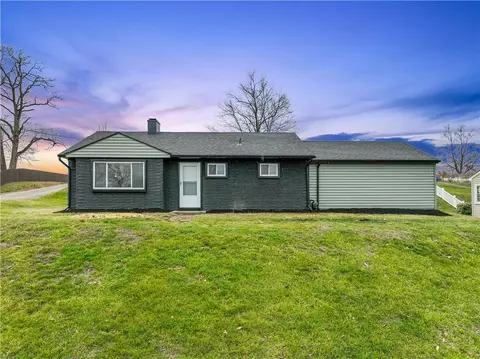10941 Old Trail Rd, Irwin, PA 15642
