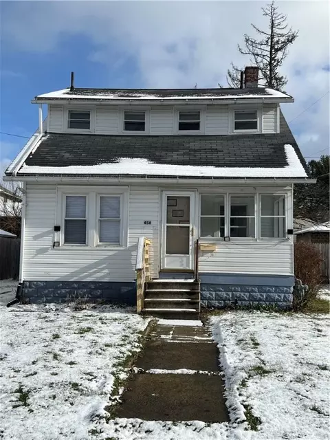 456 Jefferson Ave, Sharon, PA 16146