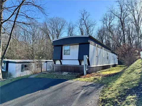 627 Falls Church Rd, Imperial, PA 15126