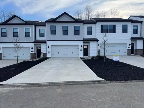 222 Hanover Ln, Washington, PA 15301