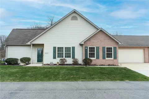 1061 Timberwood Dr, Beaver Falls, PA 15010