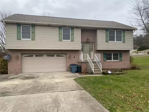 9 Brattleboro Dr, Greensburg, PA 15601