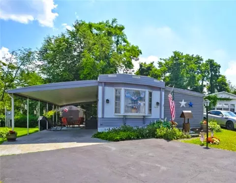 747 Cloverleaf Cir, Delmont, PA 15626