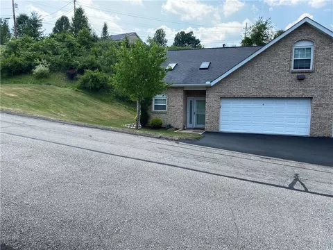 4 Elena Ave, Lower Burrell, PA 15068