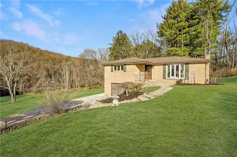 1020 Valley Dr, Greensburg, PA 15601