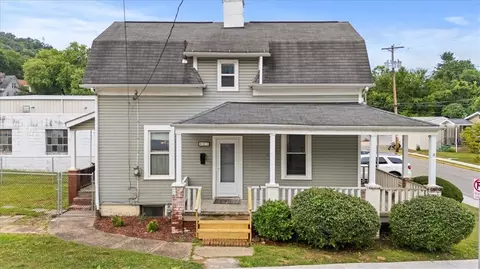67 Orchard St, Ambridge, PA 15003