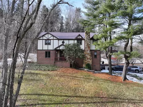4620 Bulltown Rd, Murrysville, PA 15668