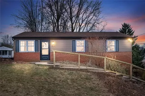 514 Crestview Dr, Pittsburgh, PA 15239