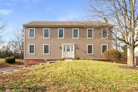 317 Yorktown Dr, Cranberry Township, PA 16066