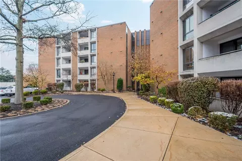 900 Washington Rd #401, Pittsburgh, PA 15228
