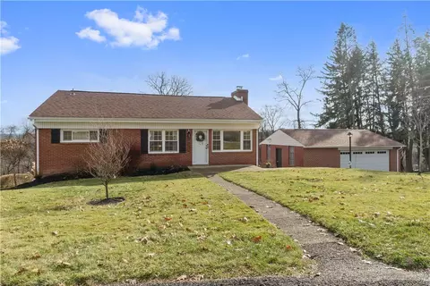 1051 Crest Dr, Glenwillard, PA 15046
