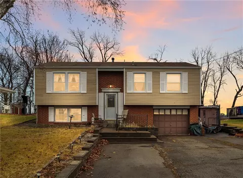 144 Alcan Dr, Pittsburgh, PA 15239