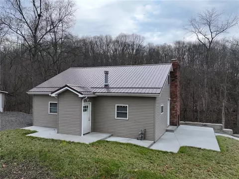 460 Wurtemburg Rd, Ellwood City, PA 16117